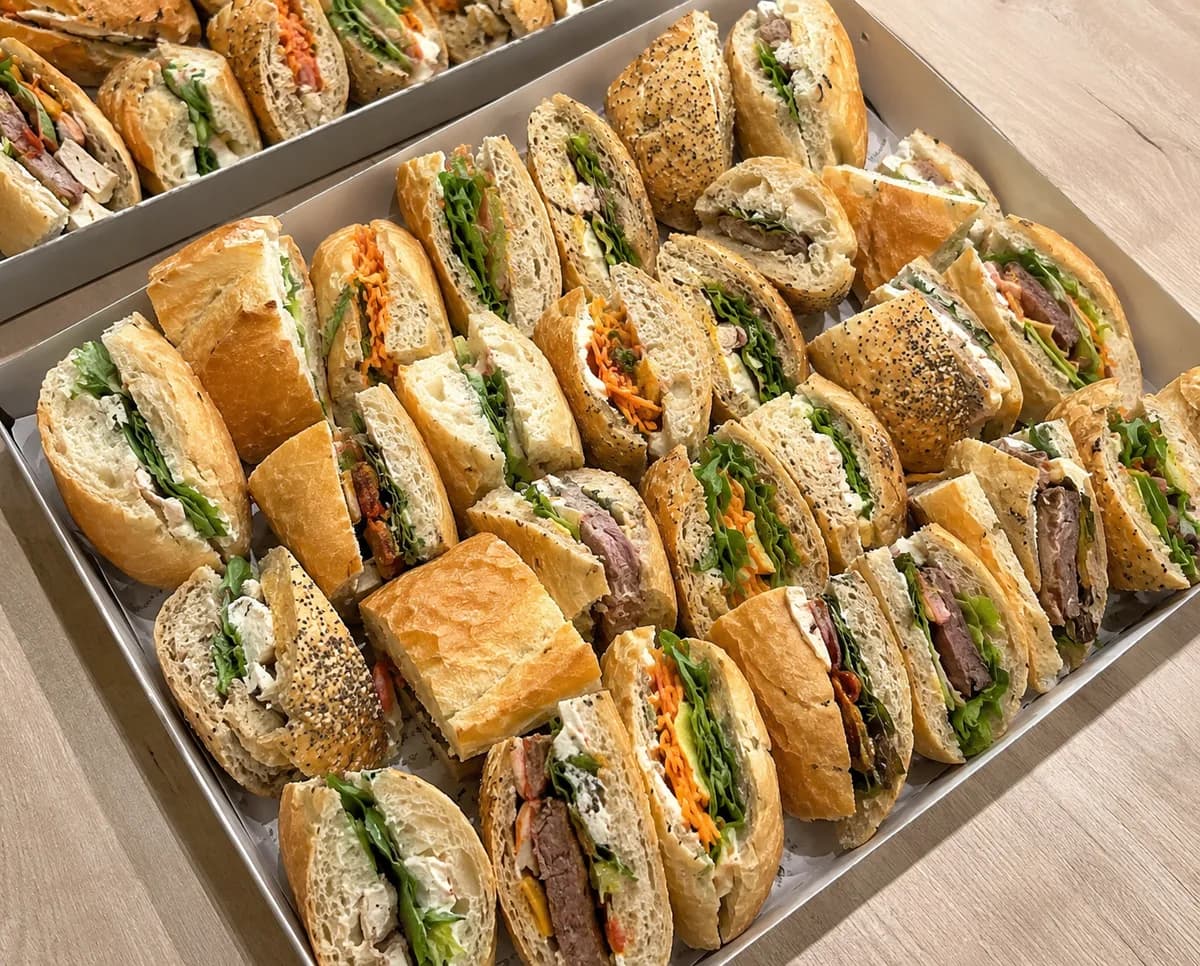 Plateau Mini Baguettes Signature à partager, traiteur L'Écrin, Paris & Île-de-France