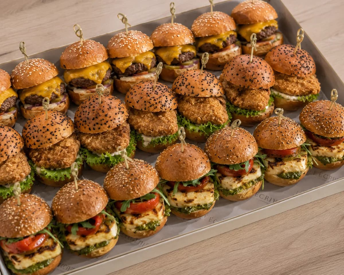 Mini burgers pour un afterwork ou un cocktail d'entreprise : où les trouver à Paris et combien en prévoir